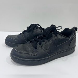 Nike Court Borough Low SL Grade school - in triple black colour way 5Y